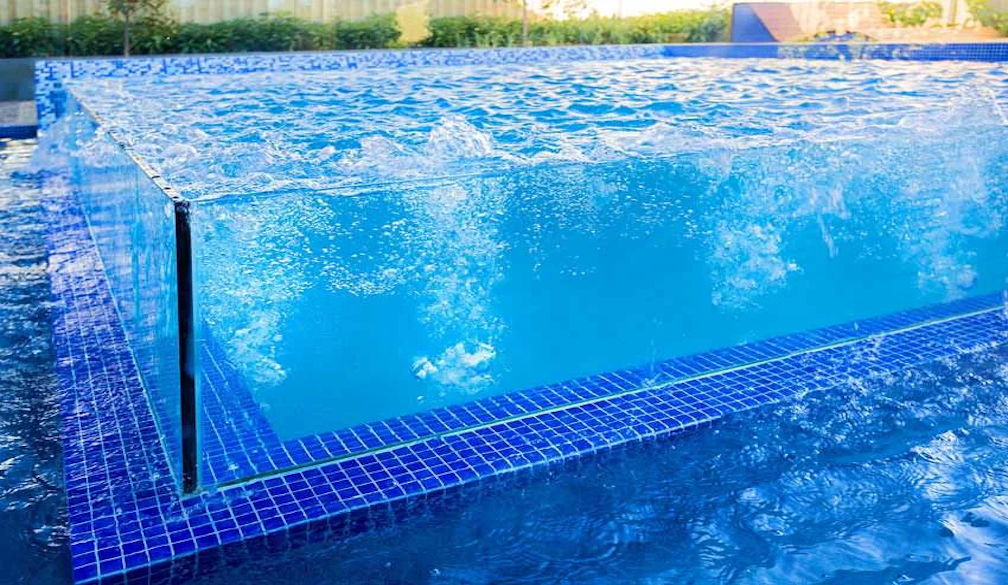 005_1 Outdoor Fiberglass Swimming Pool